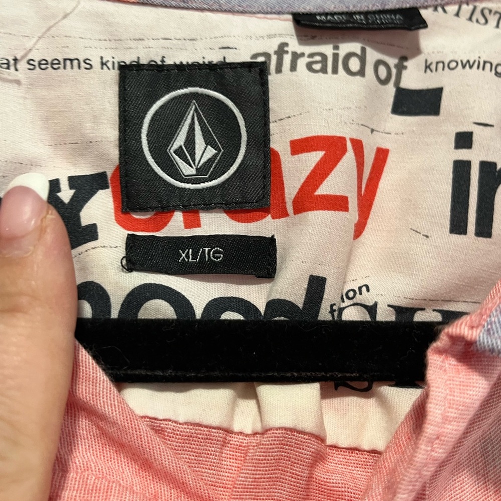 Volcome button up - Picture 2 of 2